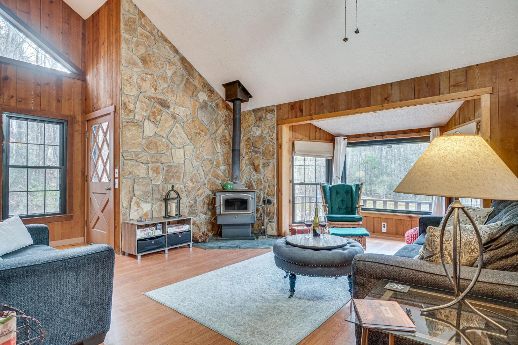 Charming Cabin With Fire Pit And Decks About 7 Mi To Helen Sautee Nacoochee Екстериор снимка