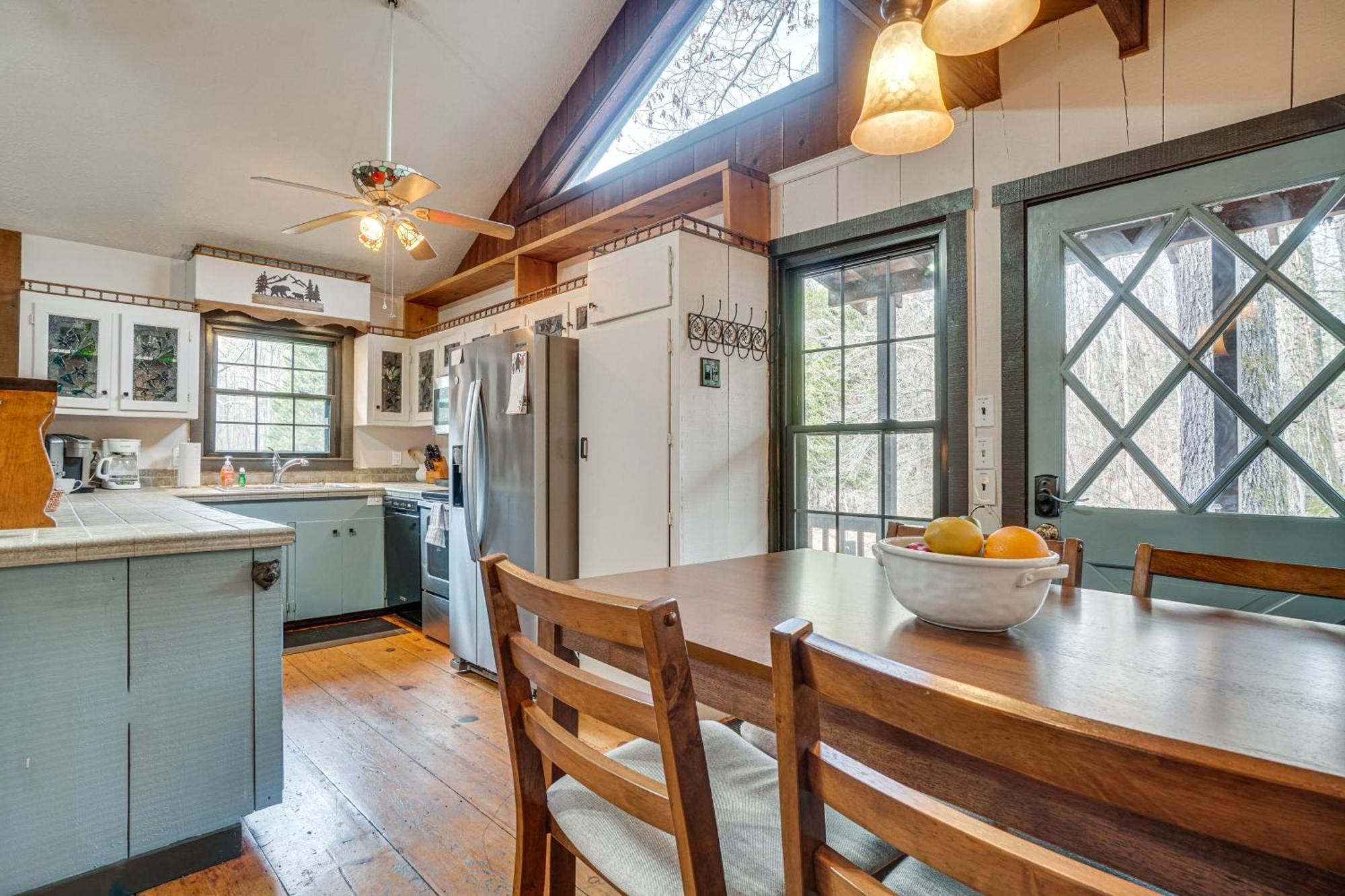 Charming Cabin With Fire Pit And Decks About 7 Mi To Helen Sautee Nacoochee Екстериор снимка