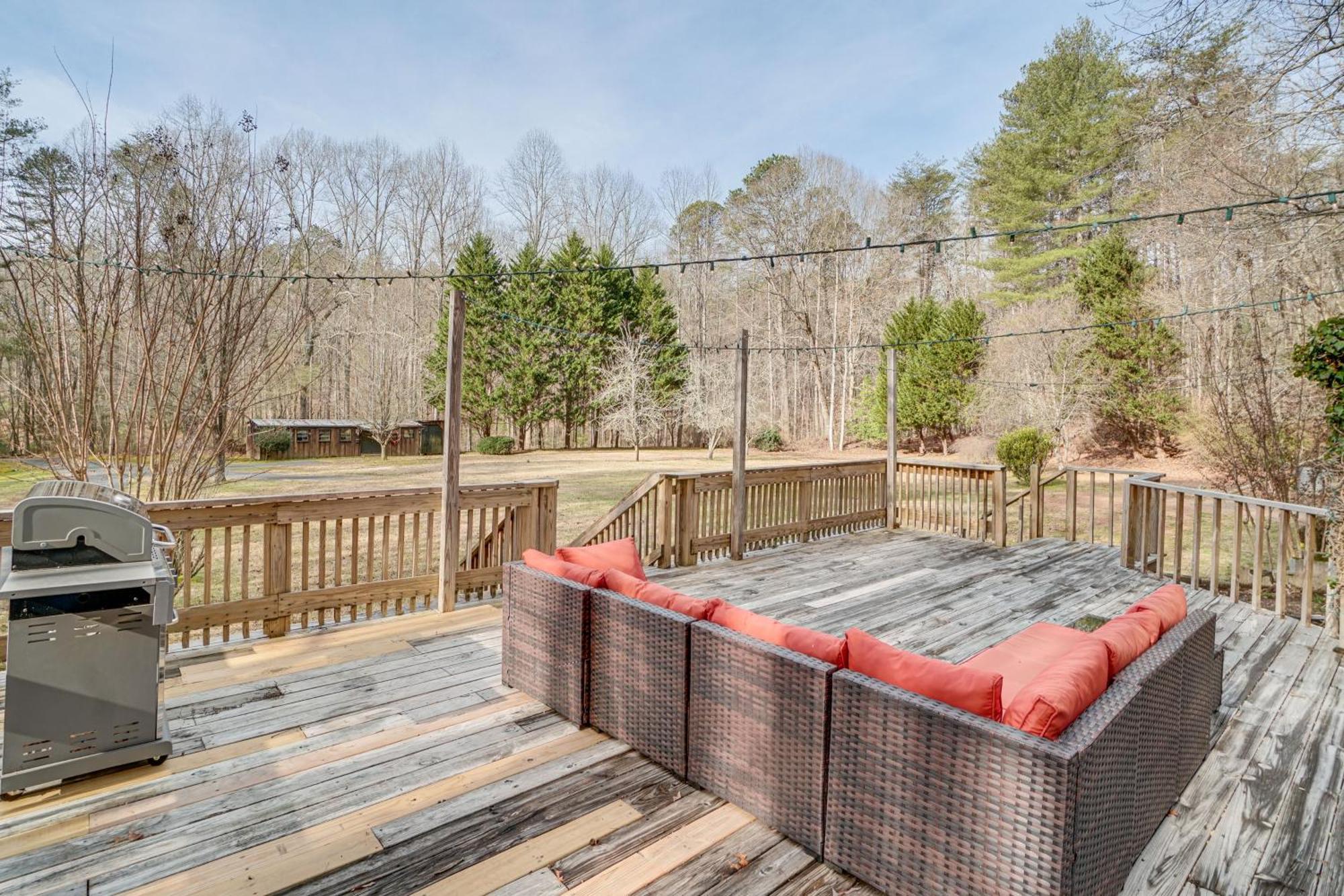 Charming Cabin With Fire Pit And Decks About 7 Mi To Helen Sautee Nacoochee Екстериор снимка