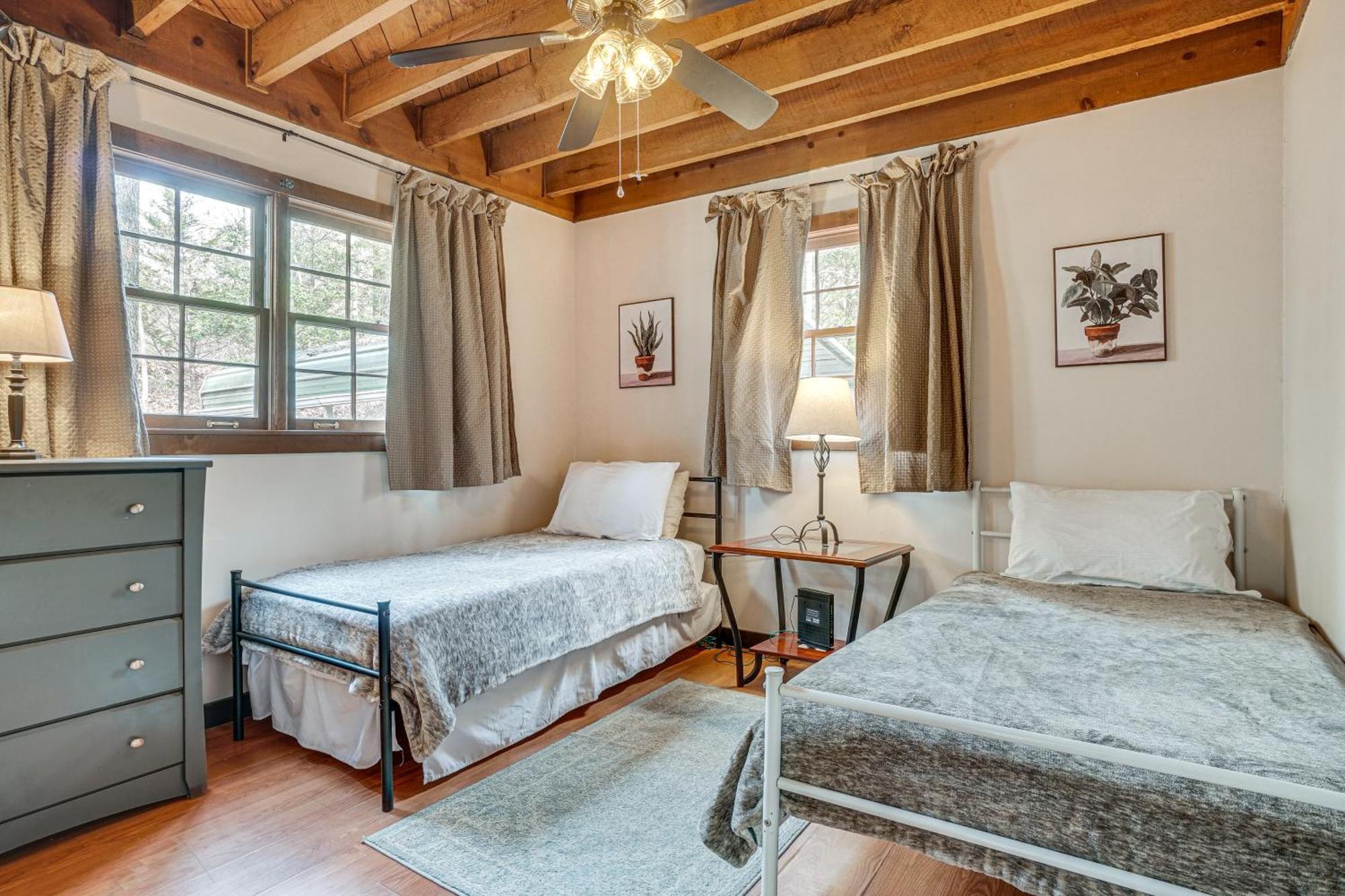 Charming Cabin With Fire Pit And Decks About 7 Mi To Helen Sautee Nacoochee Екстериор снимка