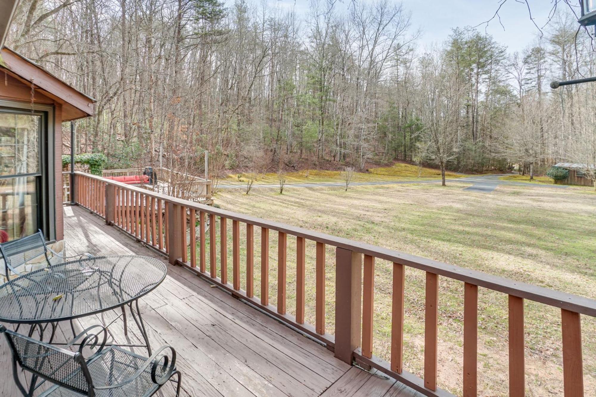 Charming Cabin With Fire Pit And Decks About 7 Mi To Helen Sautee Nacoochee Екстериор снимка
