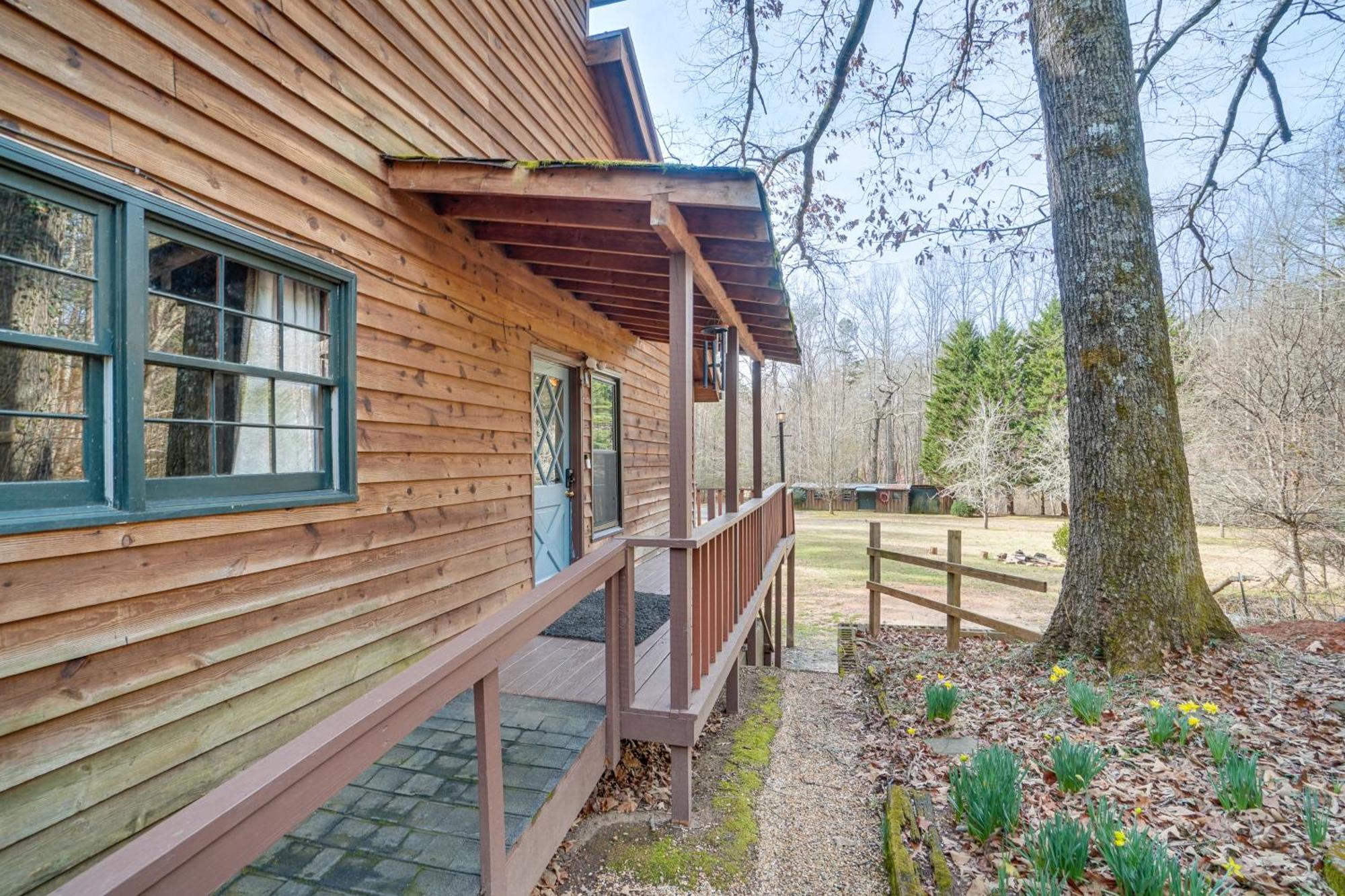 Charming Cabin With Fire Pit And Decks About 7 Mi To Helen Sautee Nacoochee Екстериор снимка