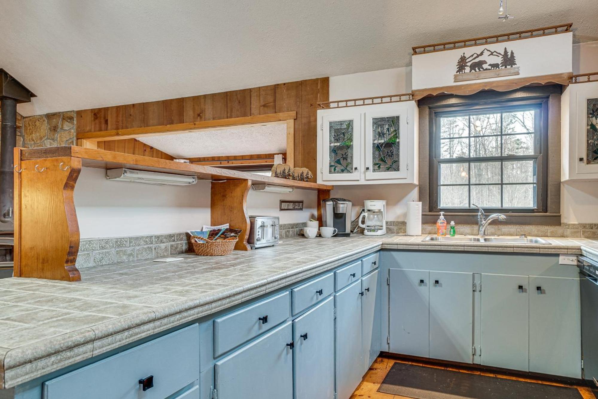 Charming Cabin With Fire Pit And Decks About 7 Mi To Helen Sautee Nacoochee Екстериор снимка
