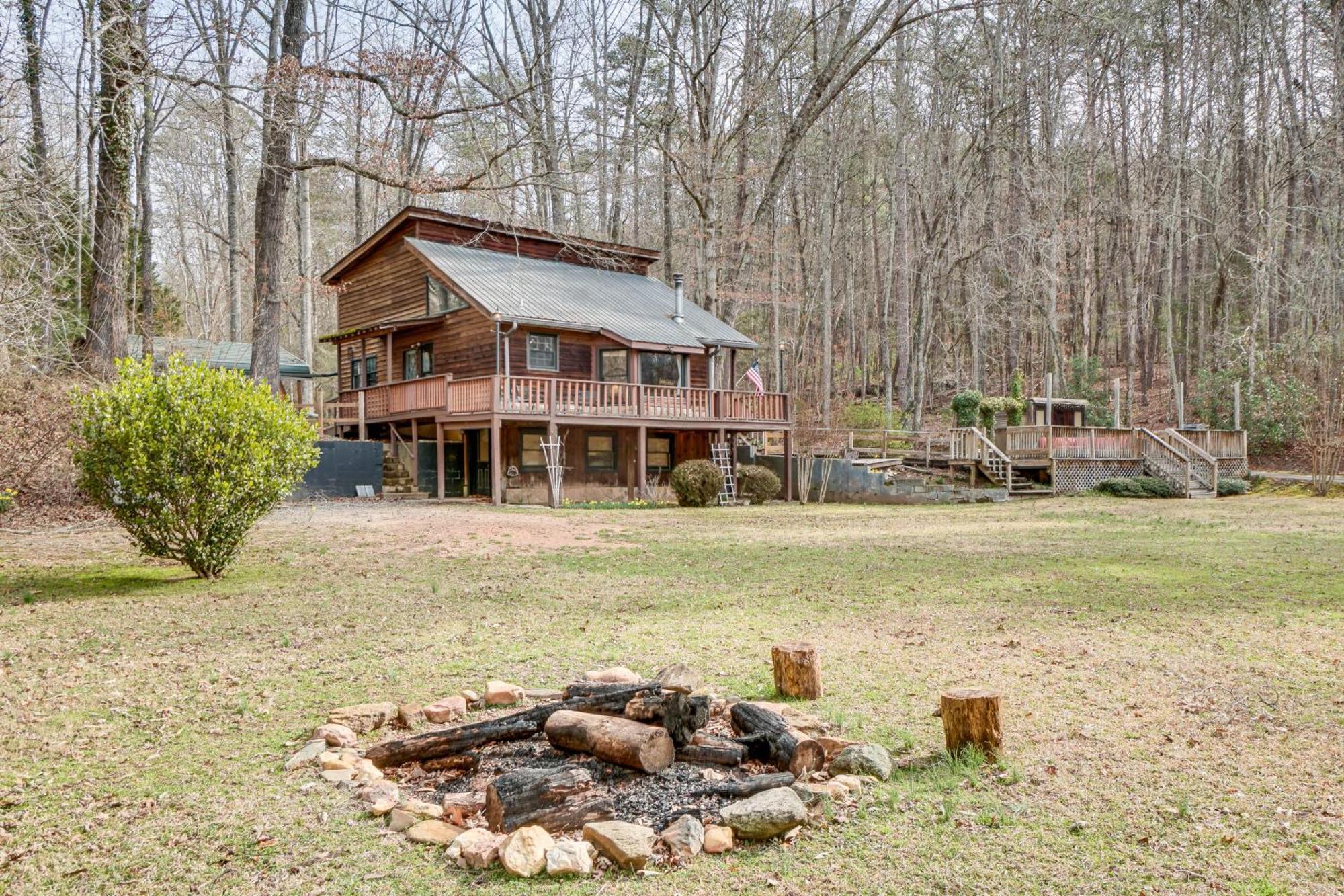 Charming Cabin With Fire Pit And Decks About 7 Mi To Helen Sautee Nacoochee Екстериор снимка